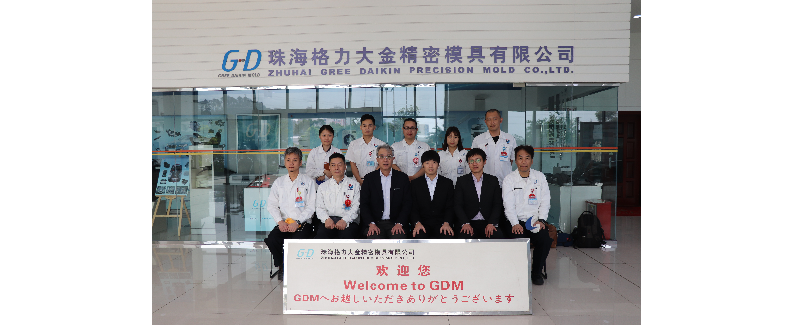 理研武漢客戶來(lái)訪 汽車(chē)配件精密注塑模具